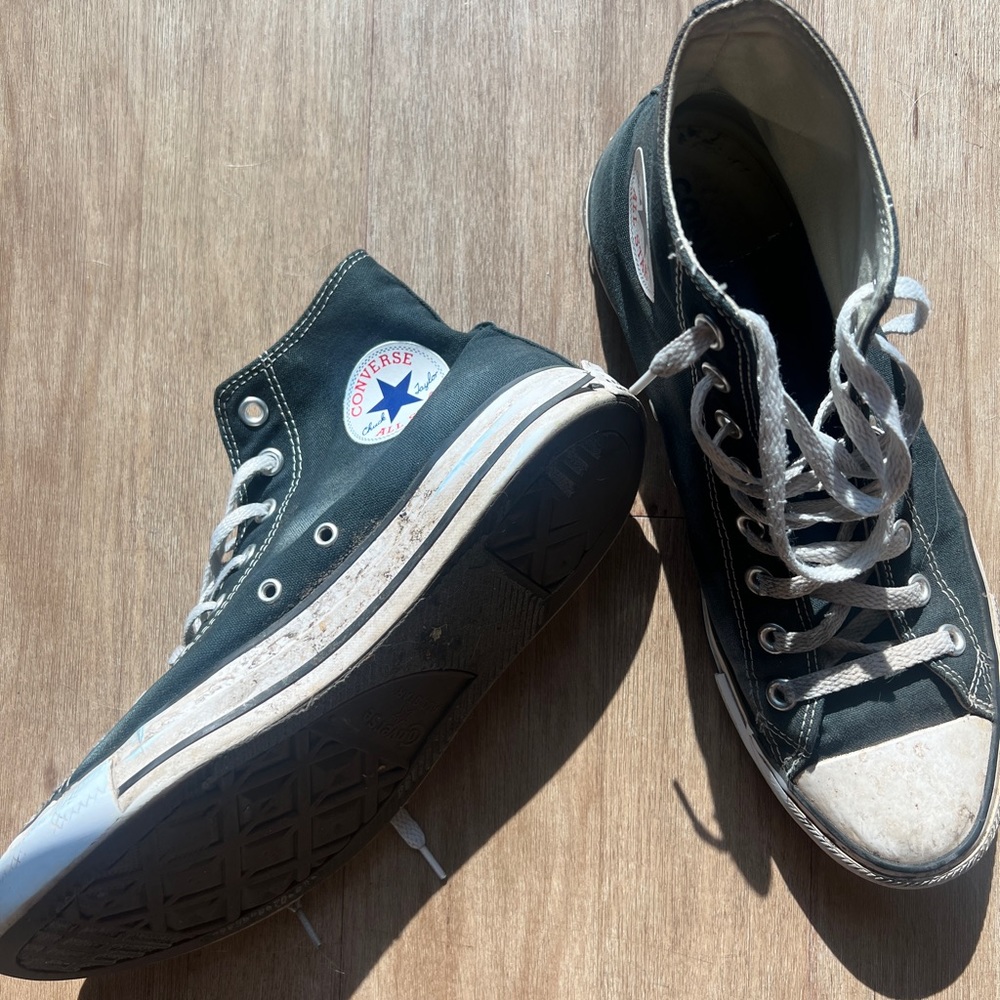 Well Worn Womens size 12 Converse